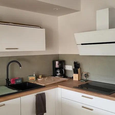 Bambou Serenite Eco Logis -piscine דירה